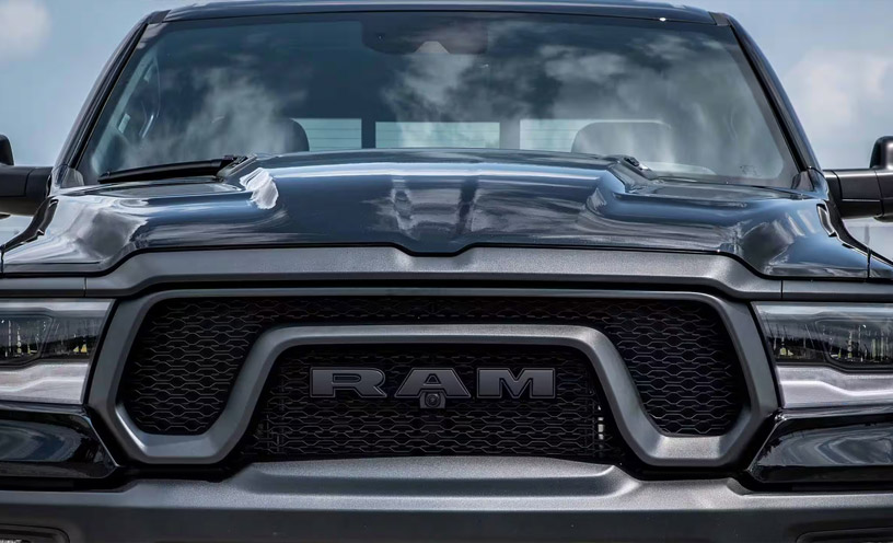A head-on view of the 2023 Ram 1500, focusing on the grille and headlamps